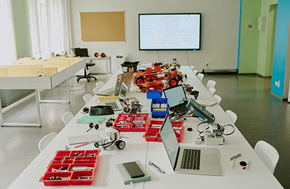 UACI inaugura nuevos laboratorios tecnológicos